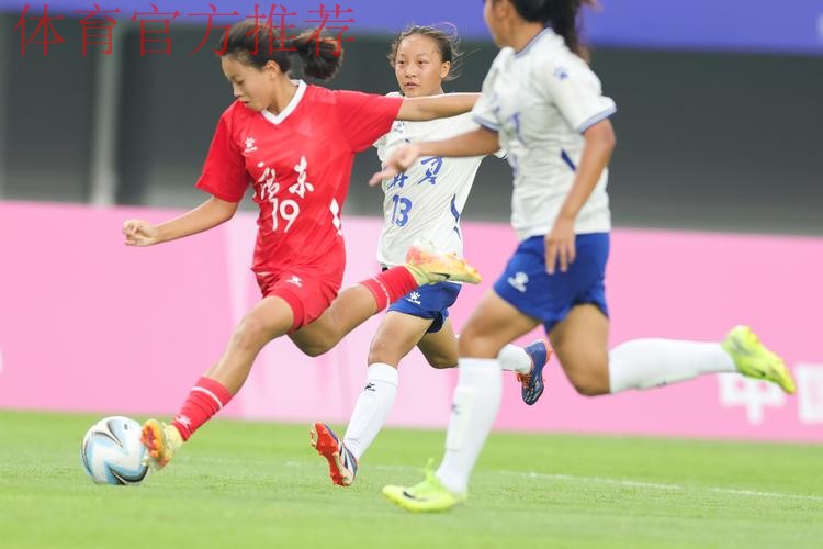 全国女足联赛广东赛区开赛 一睹众国脚风采